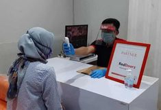 로비 2 RedDoorz @ Siwalankerto Surabaya