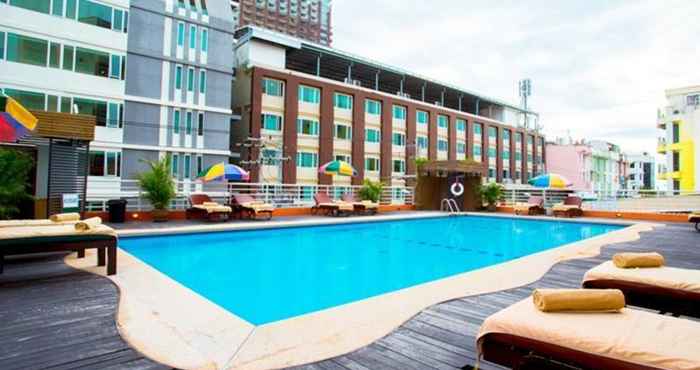 Swimming Pool Eastiny Plaza Hotel