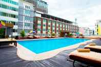 Swimming Pool Eastiny Plaza Hotel