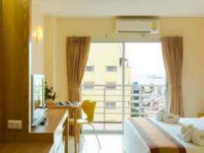 Kamar Tidur 4 Eastiny Plaza Hotel