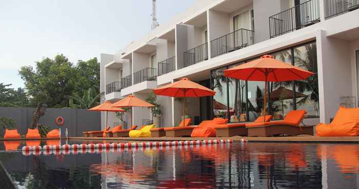 Swimming Pool Double G Resort Anyer