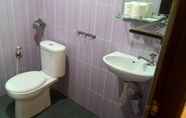 Toilet Kamar 4 Jenny Bunker Homestay