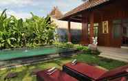 สระว่ายน้ำ 5 Cocoa Ubud Private Villa		