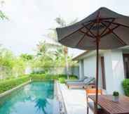 สระว่ายน้ำ 4 AKA Resort & Spa Hua Hin