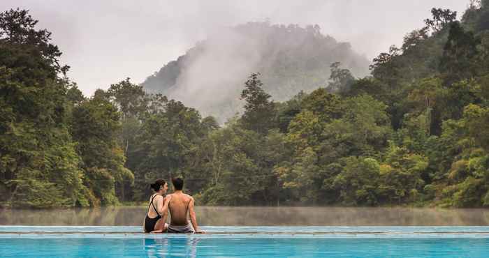 สระว่ายน้ำ Home Phutoey River Hotspring & Nature Resort