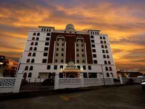 Exterior 4 The Grand Puteri Hotel