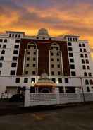 EXTERIOR_BUILDING The Grand Puteri Hotel