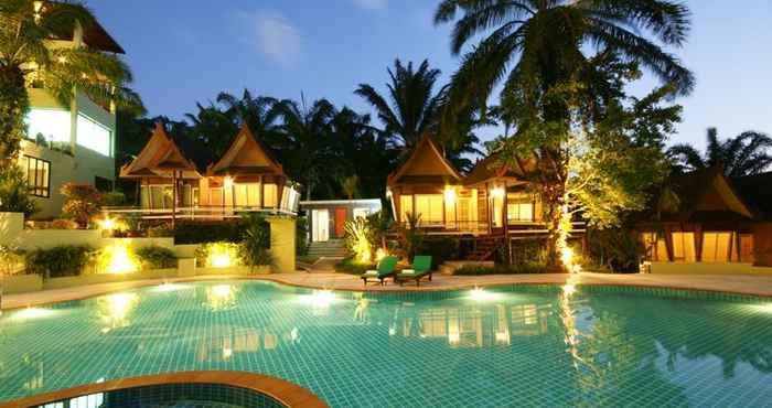 สระว่ายน้ำ Palm Paradise Resort