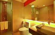 Toilet Kamar 6 Brighton Hotel