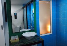 In-room Bathroom 6 The Right Resort