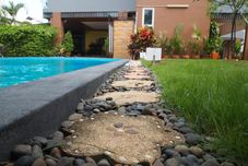 スイミングプール The Right Resort