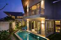 สระว่ายน้ำ Adinda Balangan Beach Villa