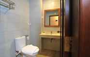 Toilet Kamar 7 Amaya Suites Hotel