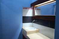 In-room Bathroom Agung Oka Guesthouse