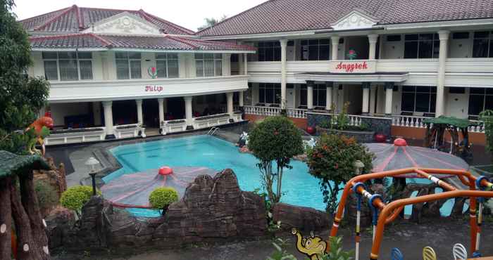 สระว่ายน้ำ Delaga Biru Convention Hotel - Cottage & Restaurant