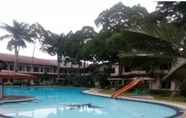 Swimming Pool 2 Delamar Palasari Indah Hotel & Restaurant