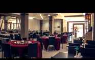 Restaurant 5 Grand Hotel Sampit