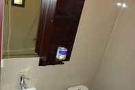 Toilet Kamar Candra Guest House