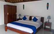 Kamar Tidur 5 Blue Monkey Villas Areguling