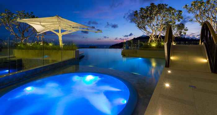 สระว่ายน้ำ Crest Resort & Pool Villas