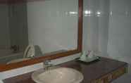 In-room Bathroom 7 Hotel Sorga Cottages Kuta