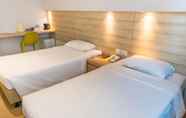 Kamar Tidur 4 Summer View Hotel 