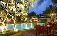 Kolam Renang 3 Grand Diamond Suites Hotel