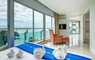 ห้องนอน 4 Royal Beach View Suite