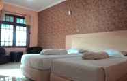 Kamar Tidur 6 Hotel Surya Kertajaya