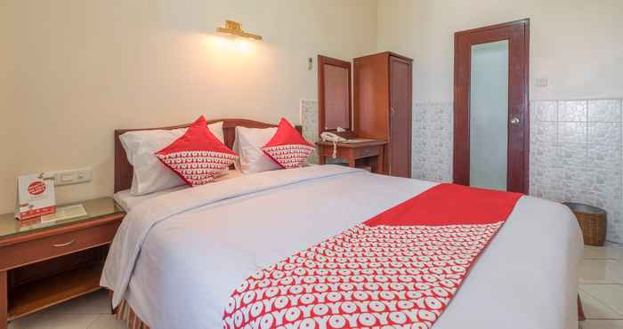 Kamar Tidur OYO 1090 Hotel Anging Mammiri Makassar