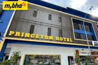 Bên ngoài Princeton Hotel