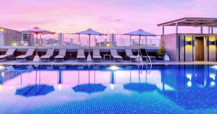 Hồ bơi The ASHLEE Heights Patong Hotel & Suites (SHA Plus+)