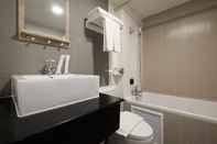 Toilet Kamar The Sathon Vimanda Hotel