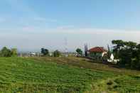 Nearby View and Attractions Villa Tepi Sawah at Damar Sewu Pacet