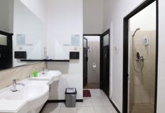 ห้องน้ำภายในห้อง 7 MADOR Malang Dorm Hostel