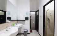 In-room Bathroom 7 MADOR Malang Dorm Hostel