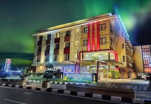 Exterior Grand Parama Hotel