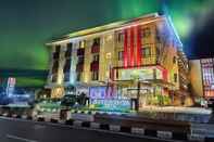 Exterior Grand Parama Hotel