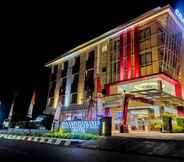 Exterior 2 Grand Parama Hotel