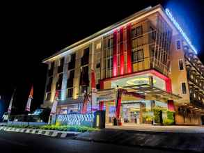 Exterior 4 Grand Parama Hotel