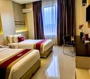 Bedroom 3 Grand Parama Hotel