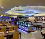 Restaurant 6 Grand Parama Hotel