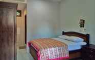 Kamar Tidur 4 Taman Mekar Beach Inn