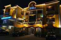 Exterior Hotel Mahadria Syariah