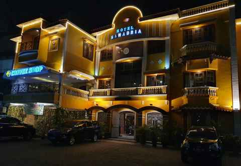 Exterior Hotel Mahadria Syariah