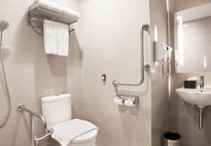 In-room Bathroom 7 Holiday Inn Express SURABAYA CENTERPOINT, an IHG Hotel