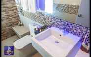 Toilet Kamar 6 Marine Chaweng Beach Resort