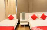 Kamar Tidur 6 OYO 619 Grand City Hotel 2