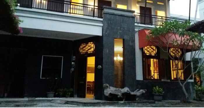 Exterior Classic Room at Quite Room at Rumah Kayen Family Homestay