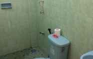 Toilet Kamar 3 Sekar Bali Homestay